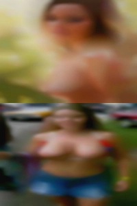 L pussy Smiles show girls a lot.